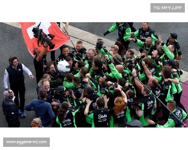 霍肯伯格比利时站登台，时隔九年再获颁奖台